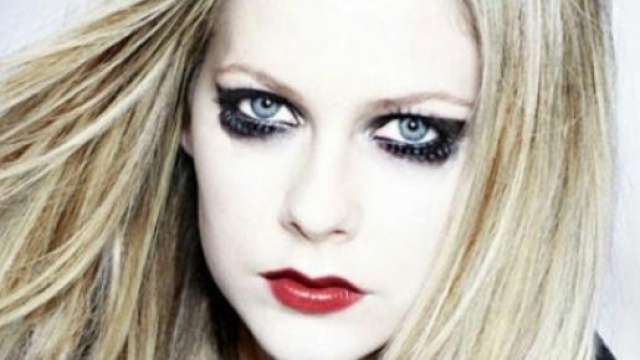 Avril Lavigne in un primo piano