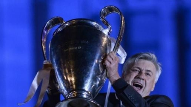 Carlo Ancelotti alza la d&egrave;cima del Real Madrid
