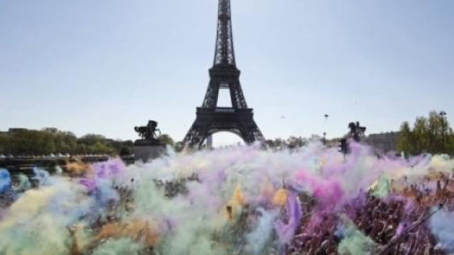 The Colour Run davanti a Trocad&eacute;ro