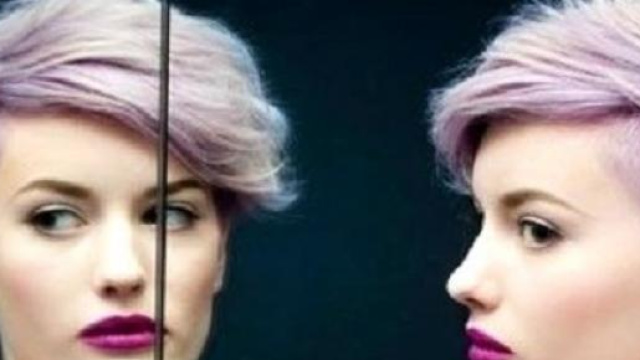 Undercut corto, lilla e con ciuffo laterale