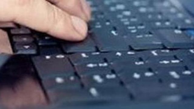 Donna oggetto ancora presente nella pubblicit&agrave;.