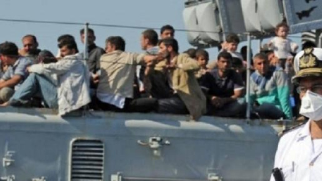 Un membro dell'operazione europea Triton