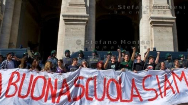 Precari scuola a Renzi: stabilizzaci!