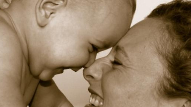 Frasi divertenti per la mamma e auguri simpatici