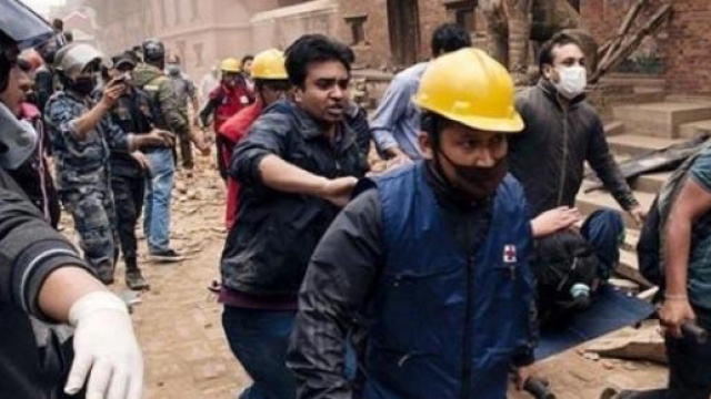 Soccorsi durante il terremoto in Nepal.