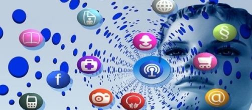 Chateame, mandane un WhatsApp, pon&eacute; "me gusta"