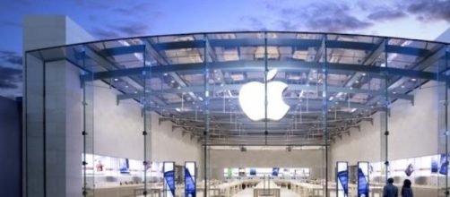 Customer visits to Apple stores increased 22%.