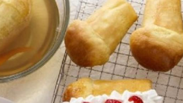 I bab&agrave; al Rhum, il dolce tipico napoletano