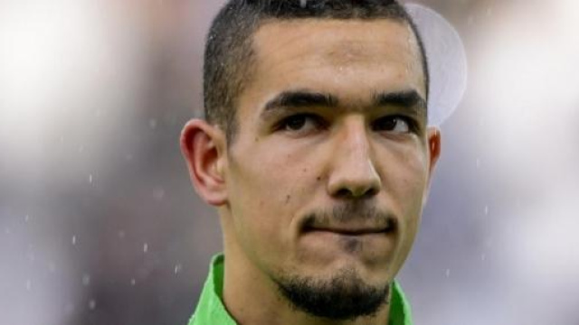 Nabil Bentaleb con la sua nazionale, l'Algeria. 