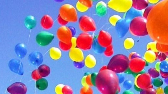 Palloncini per il Flash mob scuola del 5 maggio.