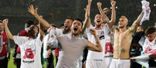 El cielo de Carpi los ba&ntilde;a de gloria. FOTO: Ansa.