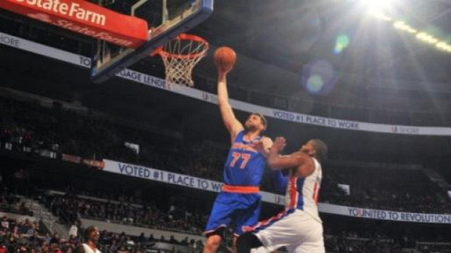 Il Mago che schiaccia contro i Detroit Pistons 