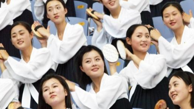 Solo bellissime ragazze nelle pleasure squads.