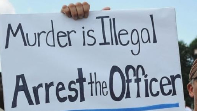 Frase contro gli abusi dei poliziotti