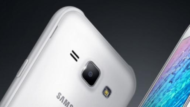 Immagine ufficiale di Samsung Galaxy J1.