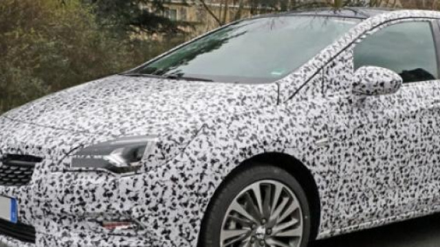 Nuova Opel Astra: foto spia