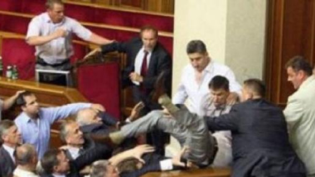 Caos Italicum. Risse solo verbali