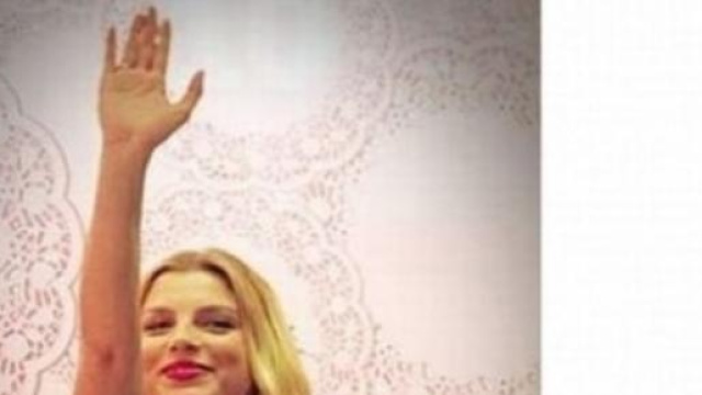 Emma Marrone omaggio al duce (foto facebook)