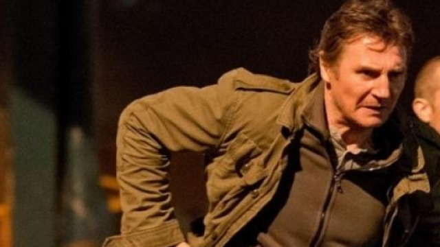 Liam Neeson e Joel Kinnaman in una scena del film