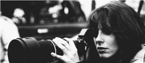 La directora Kathryn Bigelow grabando