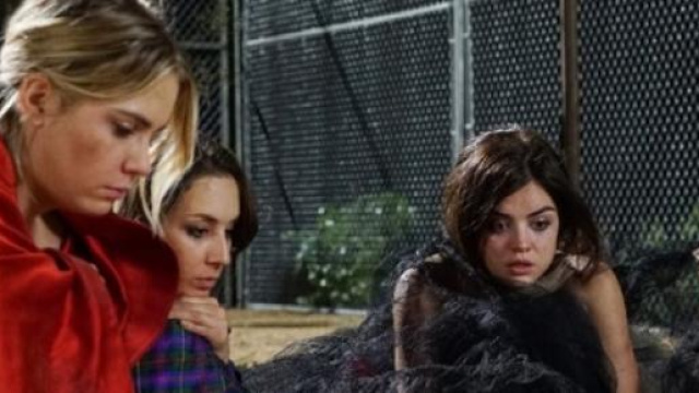 sneak photo from PLL summer premiere