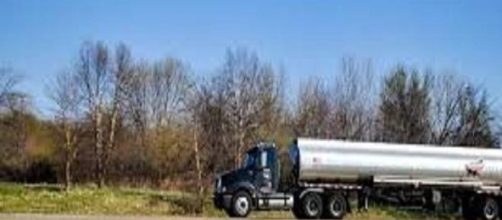 Leite azedo, soda c&aacute;ustica, bicarbonato.