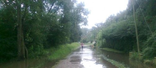 Las calles inundadas aislaron a los vecinos