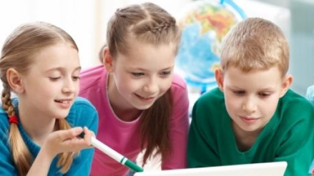 I bambini a scuola imparano a stare insieme