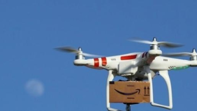 Un drone per la consegna dei pacchi