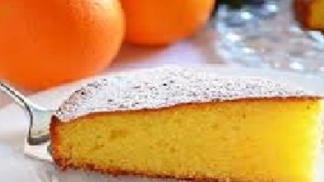 Fetta di torta all'arancia