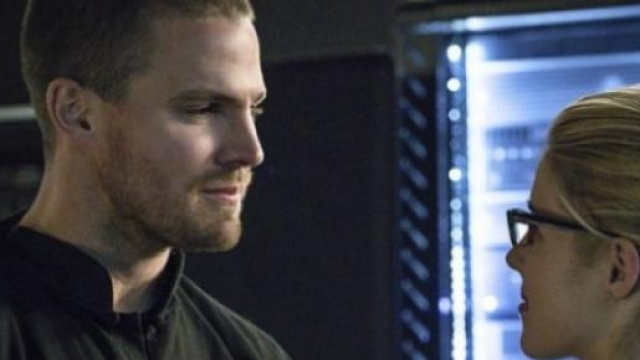 Oliver e Felicity insieme nel finale di Arrow 3