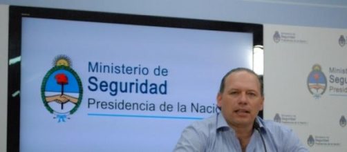 El ministro Sergio Berni en conferencia de prensa