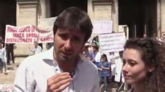 Il M5S in piazza contro il Ddl Scuola di Renzi.