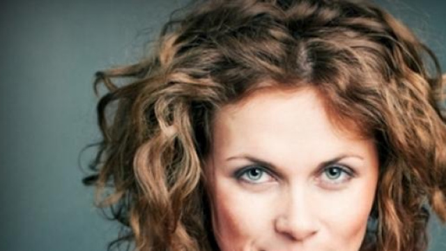 Ricci voluminosi per capelli medi