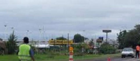 Matan a septuagenario arrollándolo con el auto tras simular un control policial