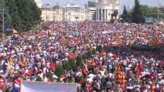 I macedoni chiedono democrazia e diritti