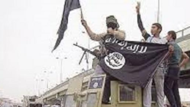 Miliziani esultano per la conquista di Ramadi.
