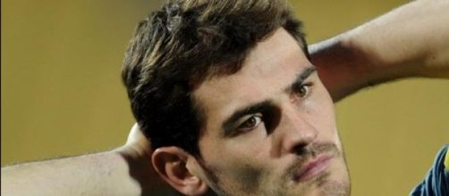 Iker con un pie en la puerta de salida