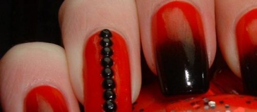 Rojo y negro, decoradas en degrade.