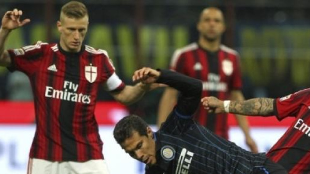 Inter e Milan si sfidano anche sul mercato.