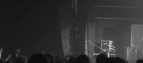 Mollo arengando al publico en Cordoba  