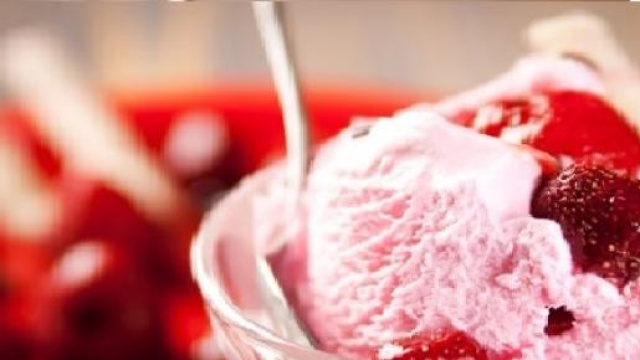 Coppetta di gelato di fragole
