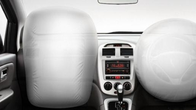 Due airbag attivati in un'auto