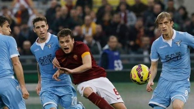Roma e Lazio si affrontano per il secondo posto. 