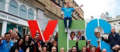 Las multitudes se reunieron a militar por el "S&iacute;"