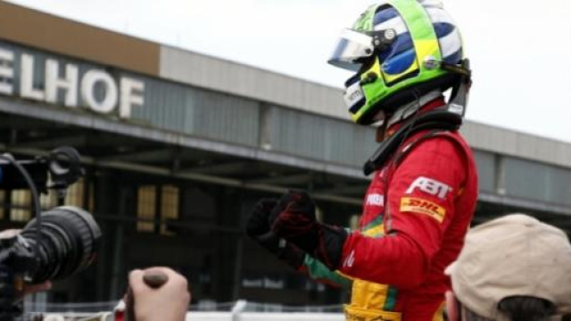 Lucas di Grassi primo all'arrivo a Berlino