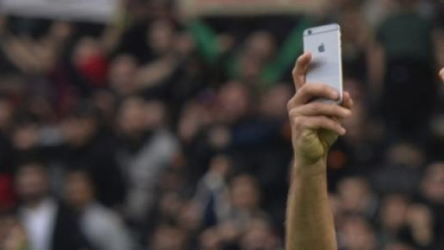 Il selfie di Totti nel derby d'andata finito 2-2