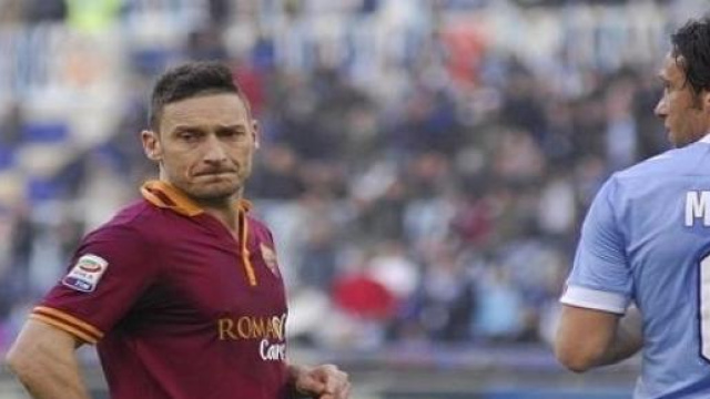 Totti vs Mauri: i due capitani saranno titolari.