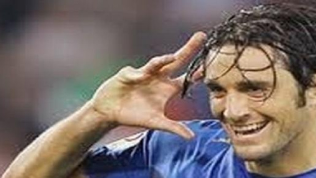 Classica esultanza di Luca Toni dopo un gol 