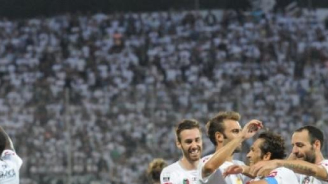 I giocatori dello Spezia dopo un gol